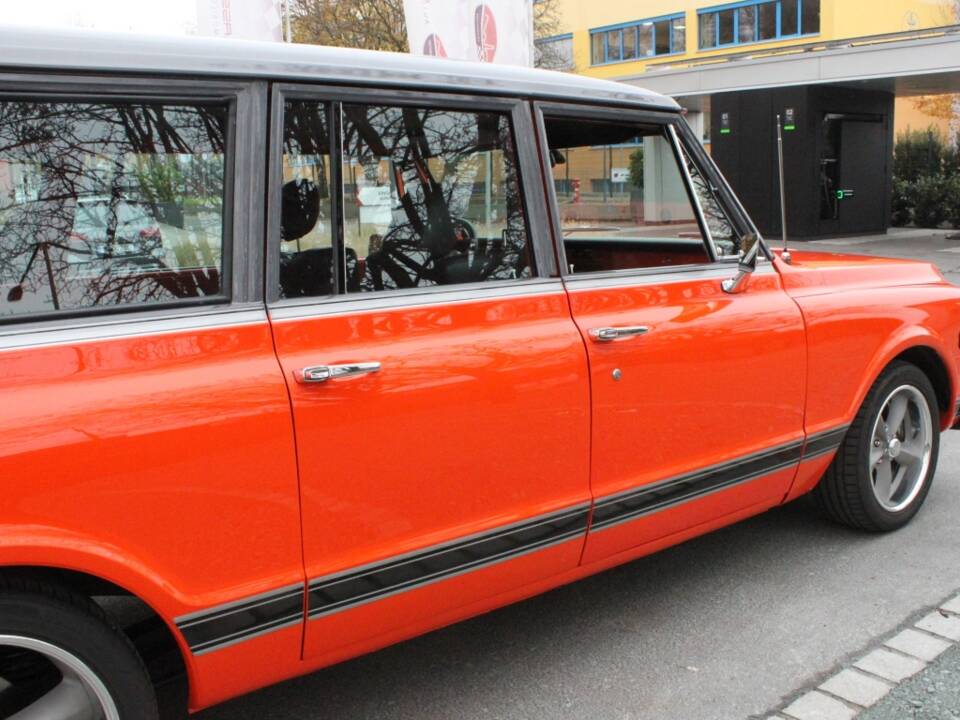 Immagine 4/30 di Chevrolet Suburban (1970)