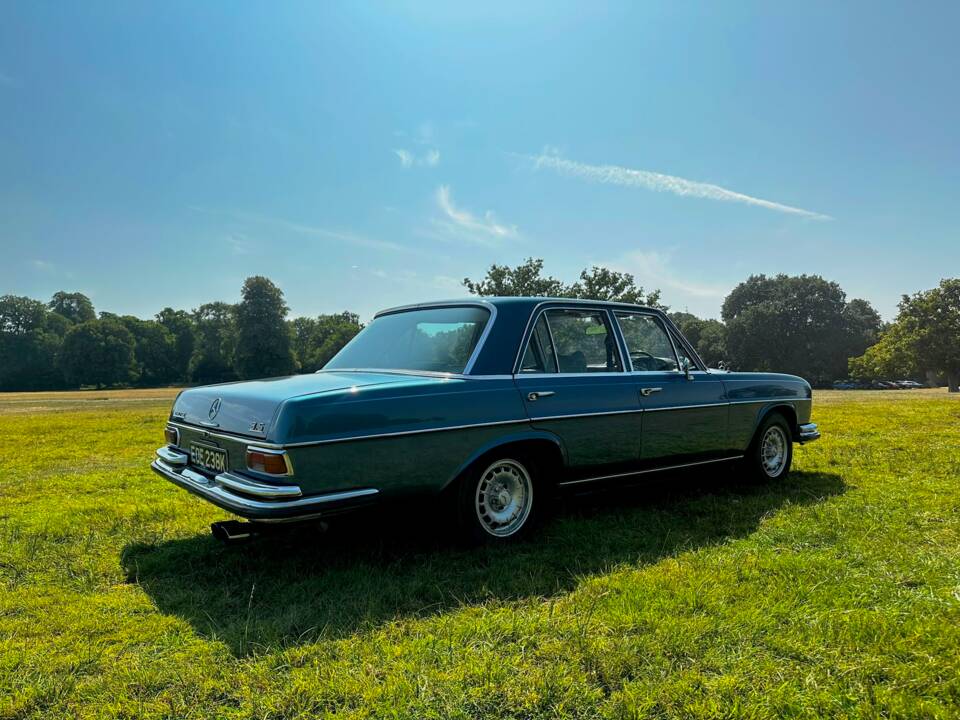 Image 14/57 de Mercedes-Benz 280 SE 3,5 (1972)