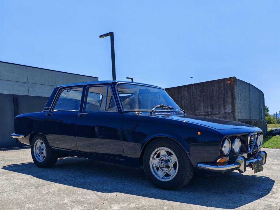 Image 11/50 of Alfa Romeo 2000 Berlina (1972)