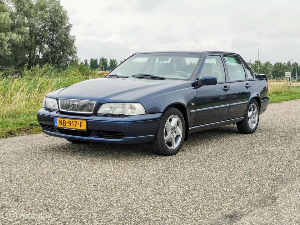 Image 3/33 of Volvo S 70 2.5 T (1997)