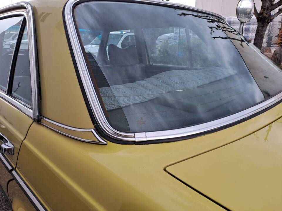 Bild 36/49 von Mercedes-Benz 200 (1979)