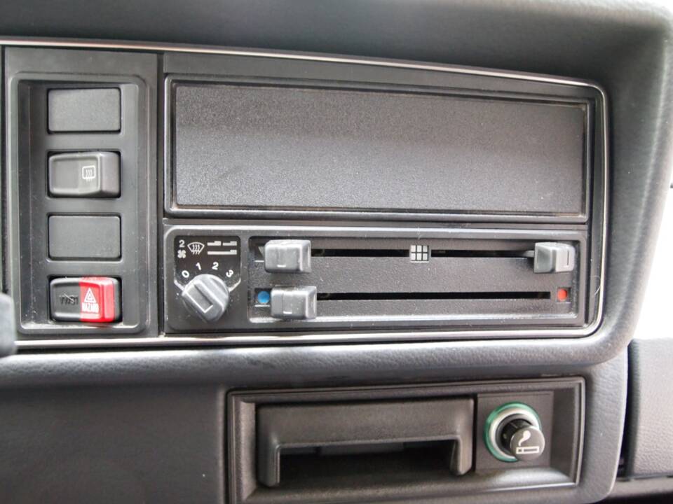 Image 81/148 of Volkswagen Golf Mk I Convertible 1.6 (1988)