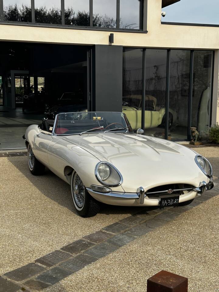Immagine 15/22 di Jaguar E-Type 3.8 Flat Floor (1961)