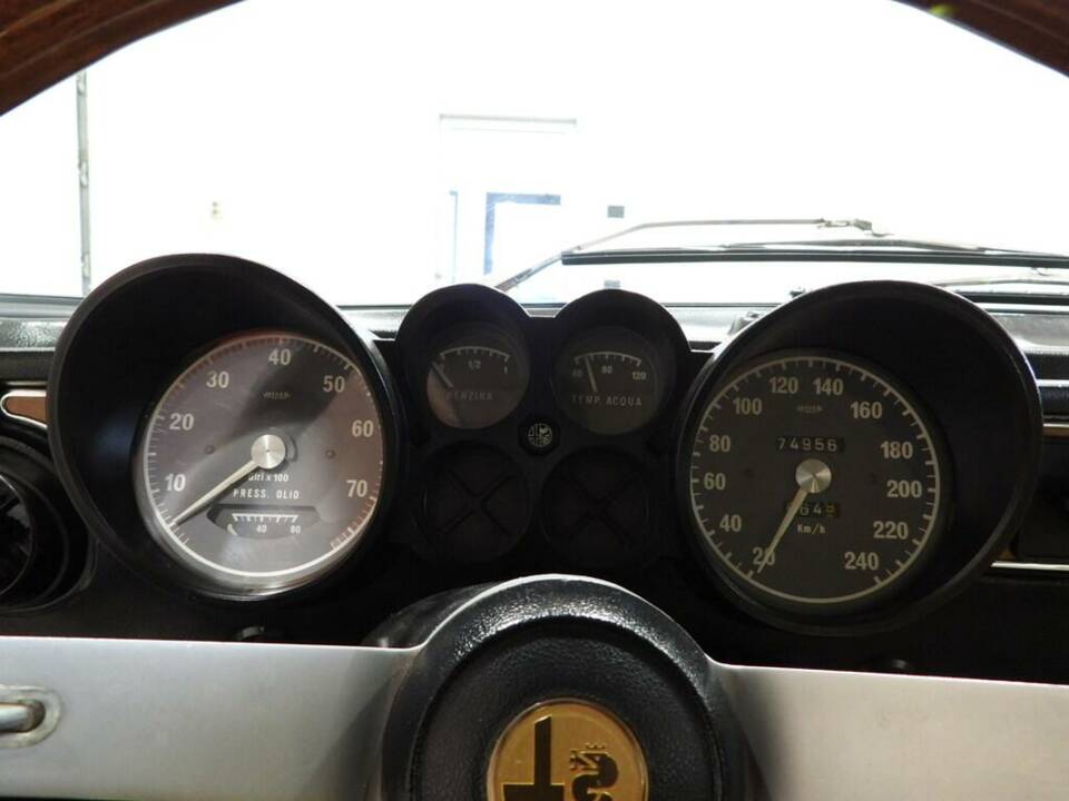 Image 7/14 of Alfa Romeo 2000 GT Veloce (1974)