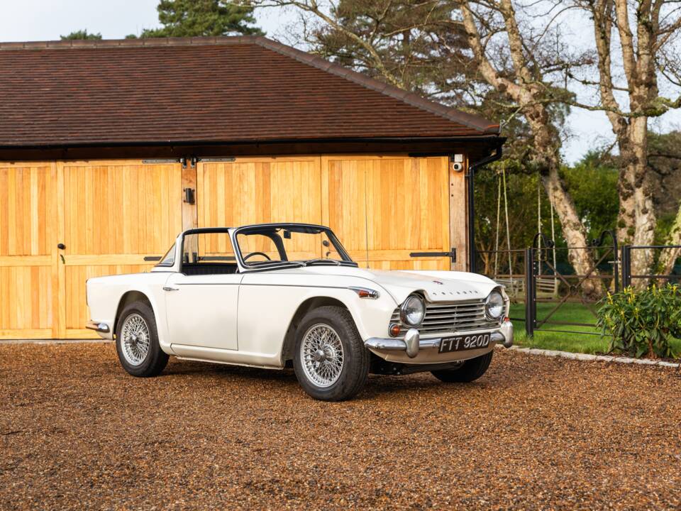 Image 16/50 of Triumph TR 4A (1966)