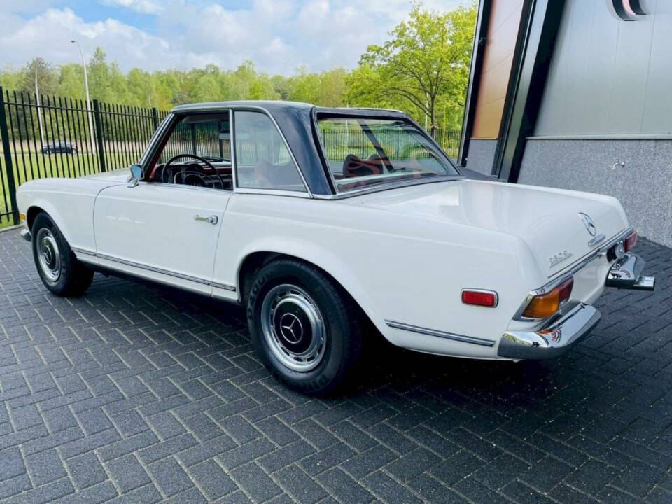 Immagine 9/36 di Mercedes-Benz 280 SL (1970)