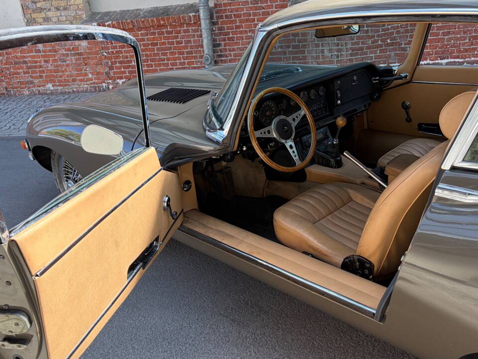 Image 42/81 de Jaguar Type E (2+2) (1969)