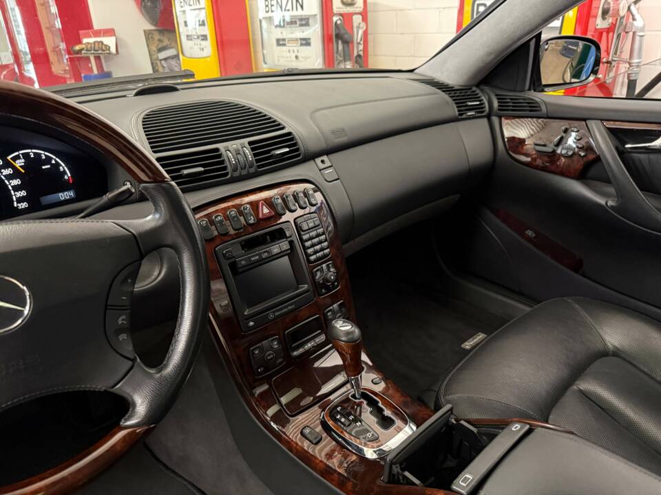 Immagine 9/19 di Mercedes-Benz CL 55 AMG (2001)