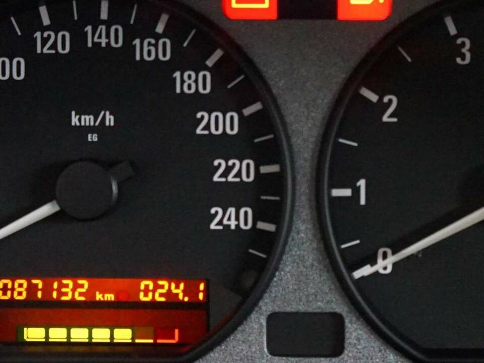 Image 25/33 of BMW 323ti Compact (1999)