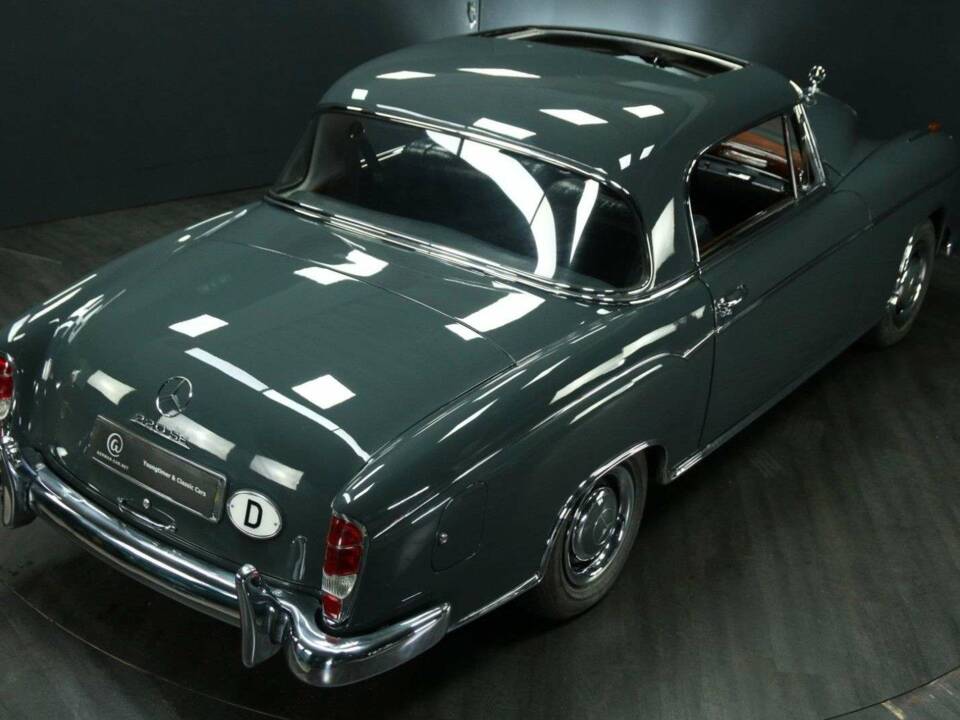 Bild 45/49 von Mercedes-Benz 220 SE (1960)