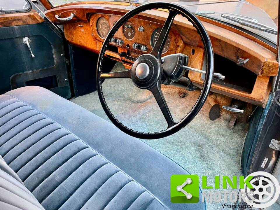 Image 9/10 of Bentley S 1 (1957)