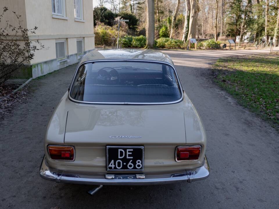 Image 10/54 of Alfa Romeo Giulia GT 1300 Junior (1972)
