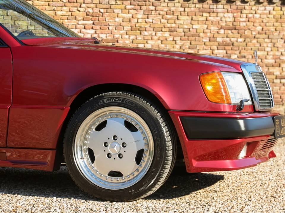 Immagine 23/50 di Mercedes-Benz 300 CE-24 3.4 AMG (1993)