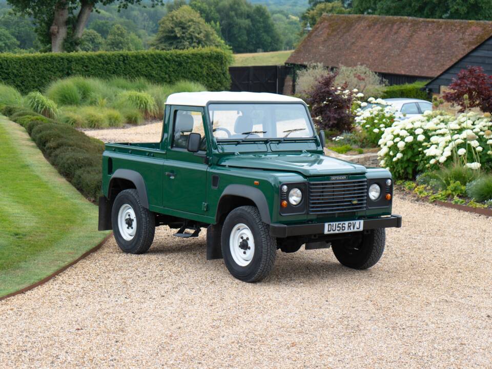Bild 25/50 von Land Rover Defender 90 Td5 (2006)