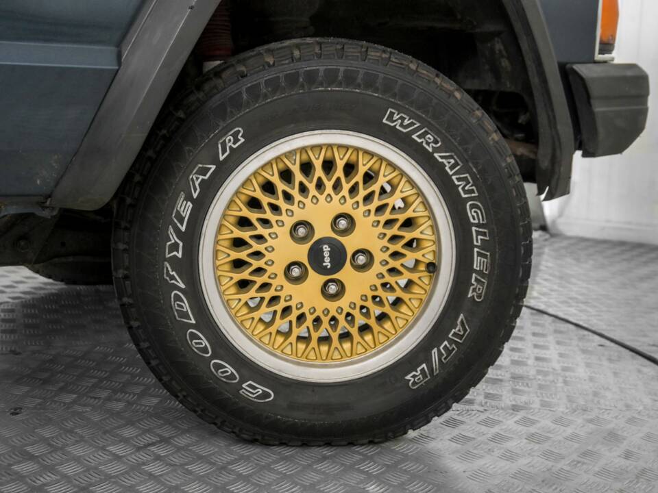 Bild 42/50 von Jeep Cherokee 2.8L V6 (1986)