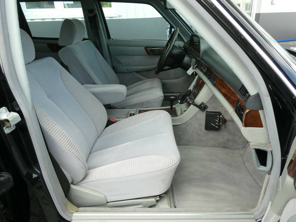 Image 13/22 of Mercedes-Benz 500 SEL Guard (1991)
