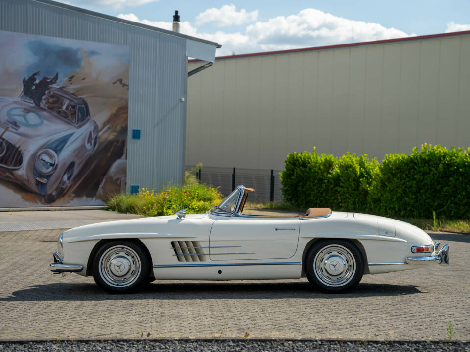 Immagine 4/38 di Mercedes-Benz 300 SL Roadster (1961)