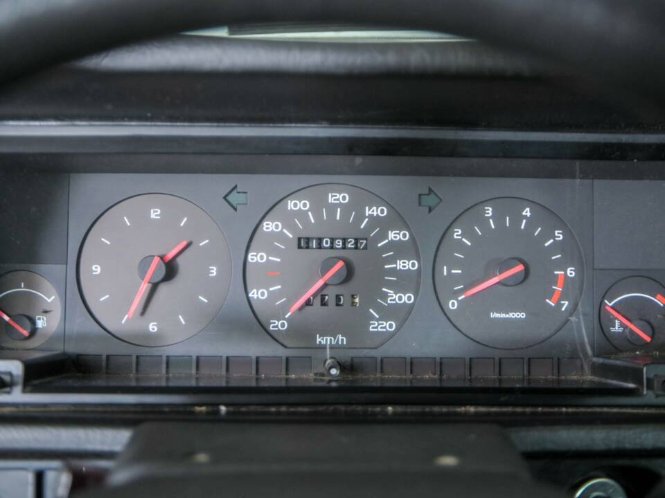 Image 19/50 of Volvo 740 GL (1987)