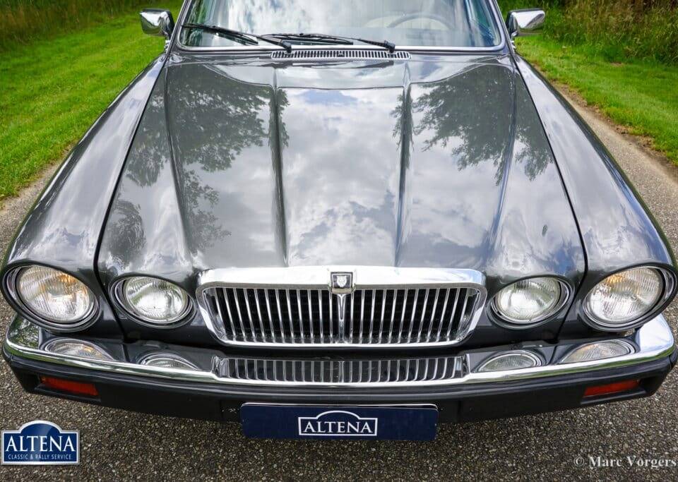 Image 10/57 de Jaguar XJ 12 (1986)