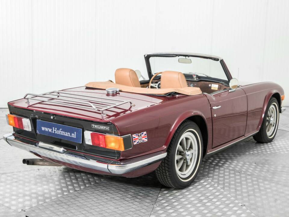 Image 26/50 of Triumph TR 6 PI (1969)