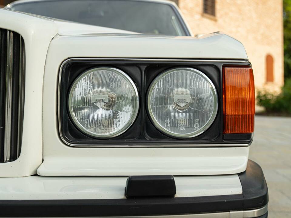 Image 22/50 of Bentley Turbo R (1990)