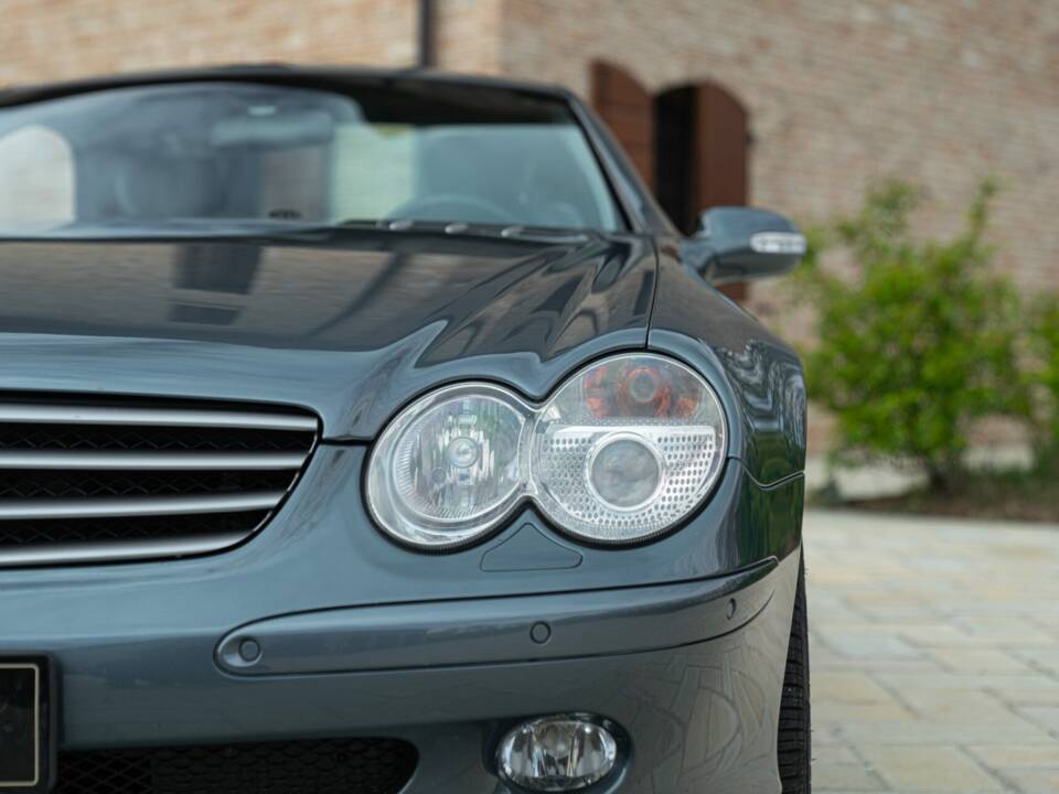 Image 21/50 of Mercedes-Benz SL 500 (2001)