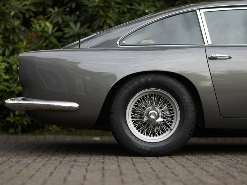 Image 21/50 of Aston Martin DB 4 (1962)