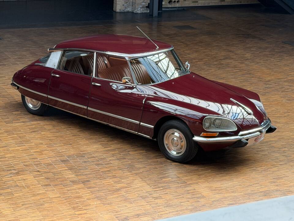 Afbeelding 6/37 van Citroën DS 21 Pallas (1967)
