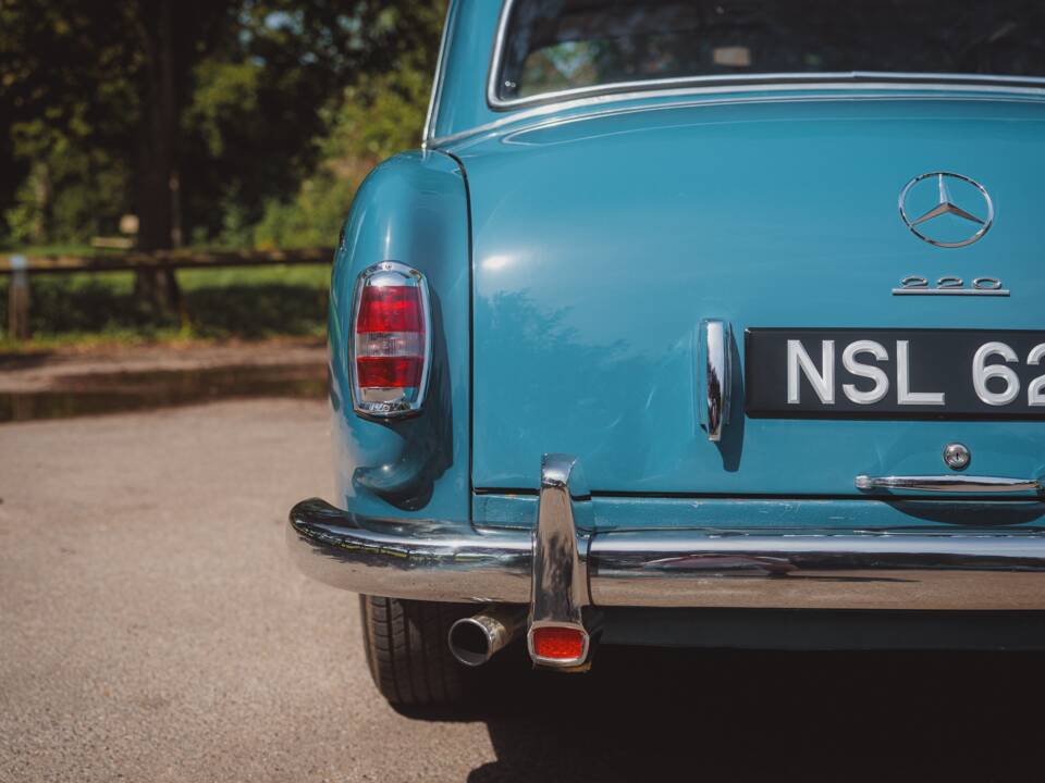Image 32/50 of Mercedes-Benz 220 a (1956)