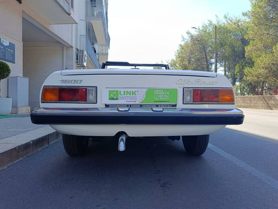 Image 30/50 de Alfa Romeo Spider 1600 Junior (1975)