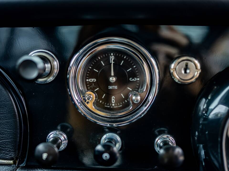 Image 37/50 de Aston Martin DB 4 (1960)