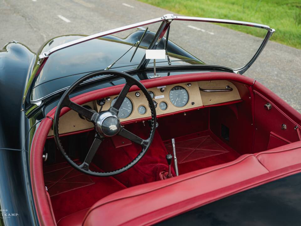 Immagine 16/21 di Jaguar XK 120 OTS (1951)