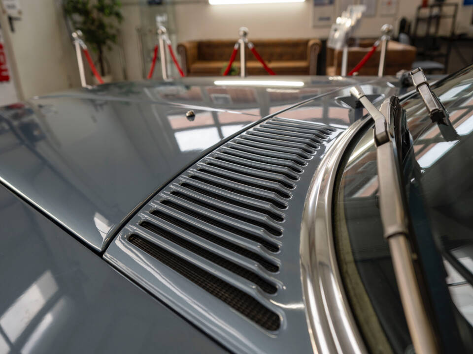 Immagine 16/33 di Mercedes-Benz 500 SL (1985)
