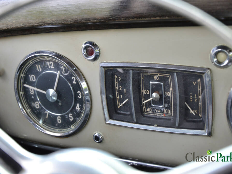 Image 31/50 of Mercedes-Benz 220 (1952)