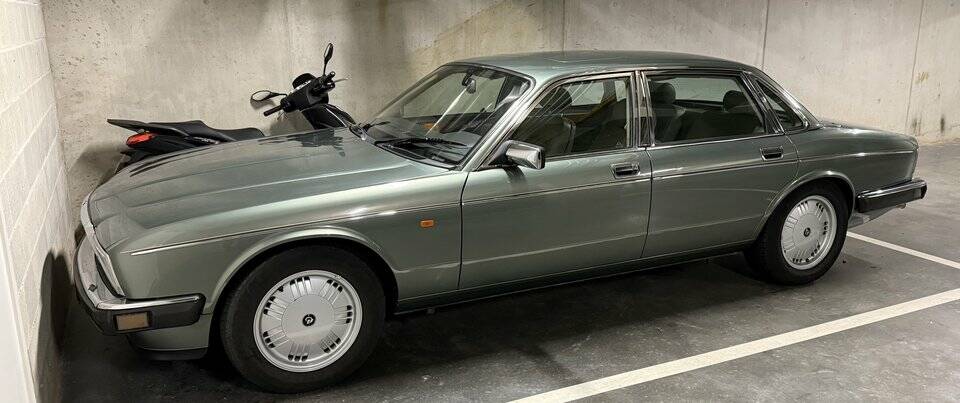 Obraz 4/8 pojazdu Daimler XJ 6 4.0 (1993)