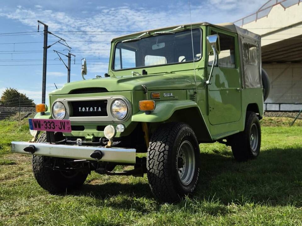 Image 1/5 of Toyota Land Cruiser FJ 40 (1975)