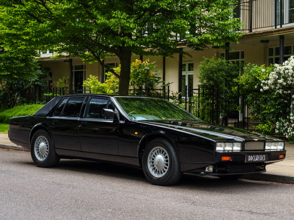 Image 2/28 of Aston Martin Lagonda (1990)