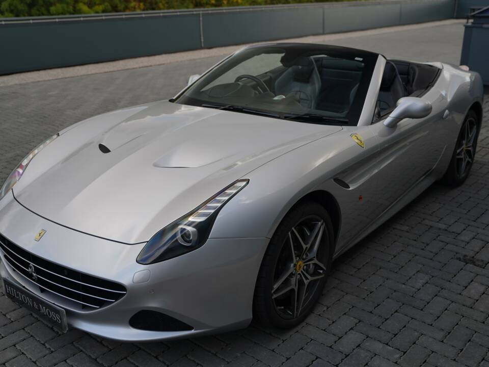 Bild 32/50 von Ferrari California T (2015)