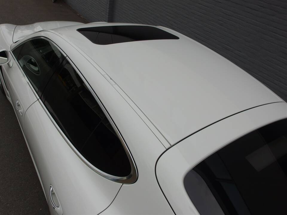 Image 40/98 of Porsche Panamera S (2010)