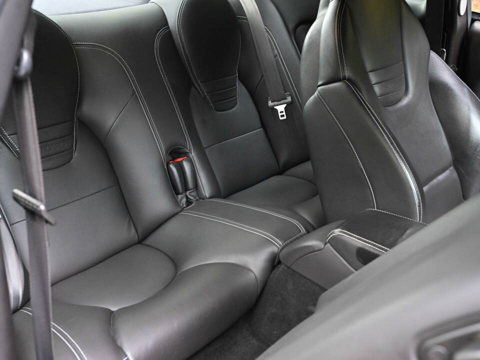 Image 44/50 of Jaguar XKR (2006)