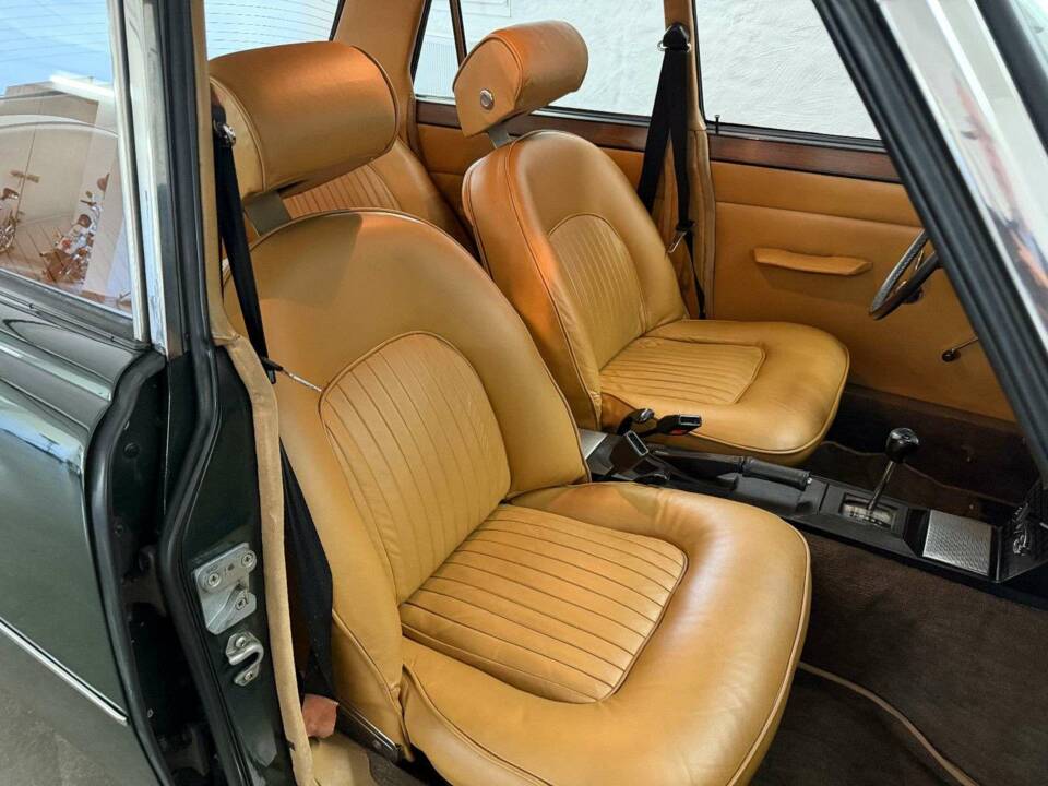 Image 20/26 of Rover 3500 (1970)