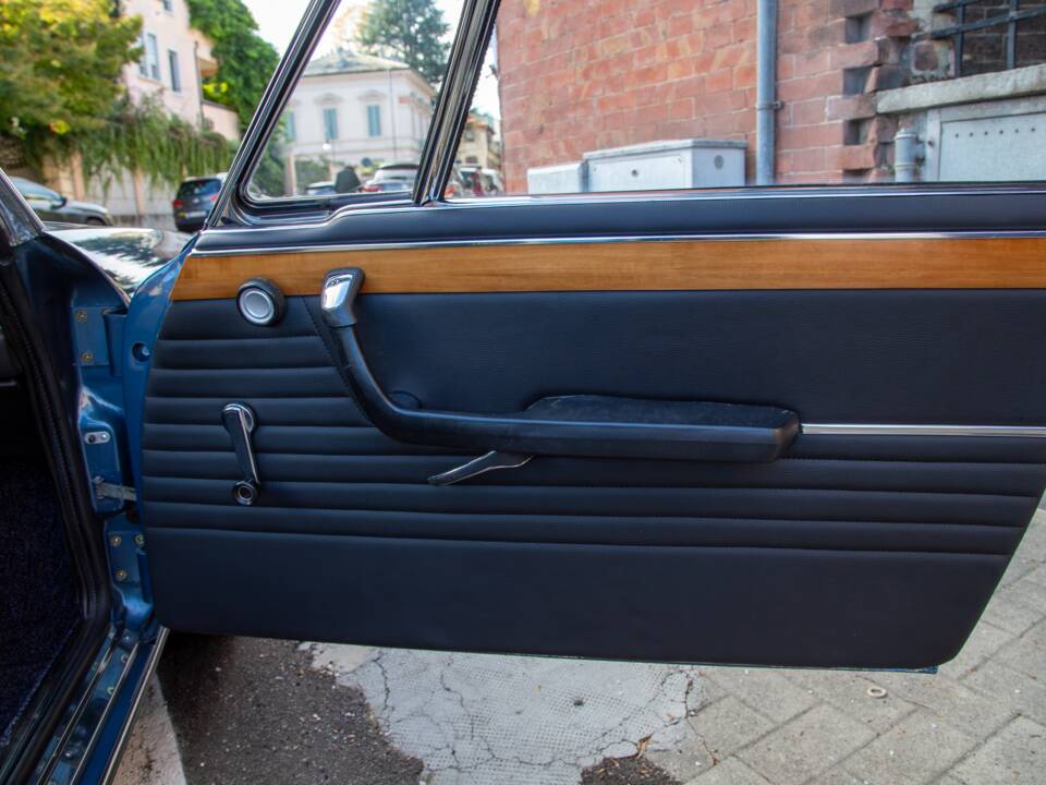 Image 29/56 of BMW 2800 CS (1969)