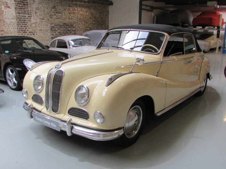 Imagen 8/19 de BMW 502 Baur (1954)