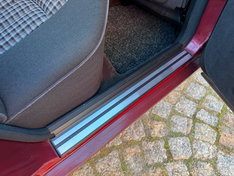 Immagine 58/75 di Mercedes-Benz 230 E (1992)