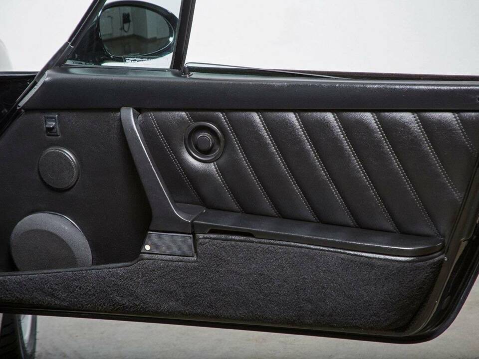 Bild 22/38 von Porsche 911 Carrera 2 (1992)