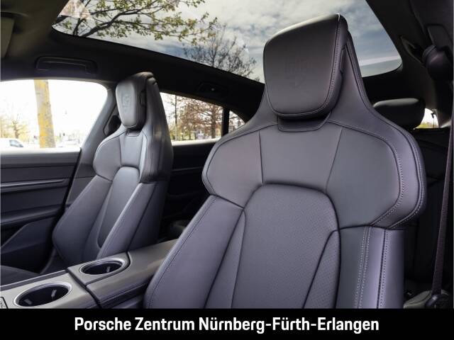 Image 18/36 of Porsche Taycan 4S Sport Turismo (2026)