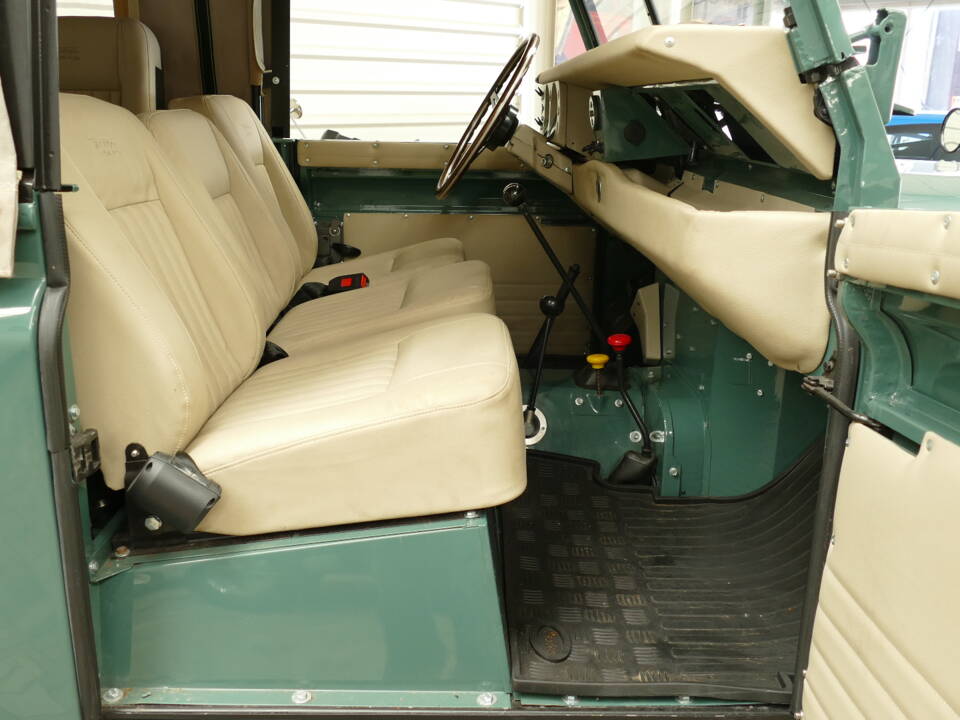 Image 13/19 de Land Rover 88 (1978)