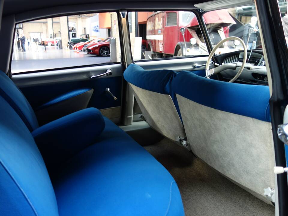 Image 24/30 of Citroën DS 19 (1959)