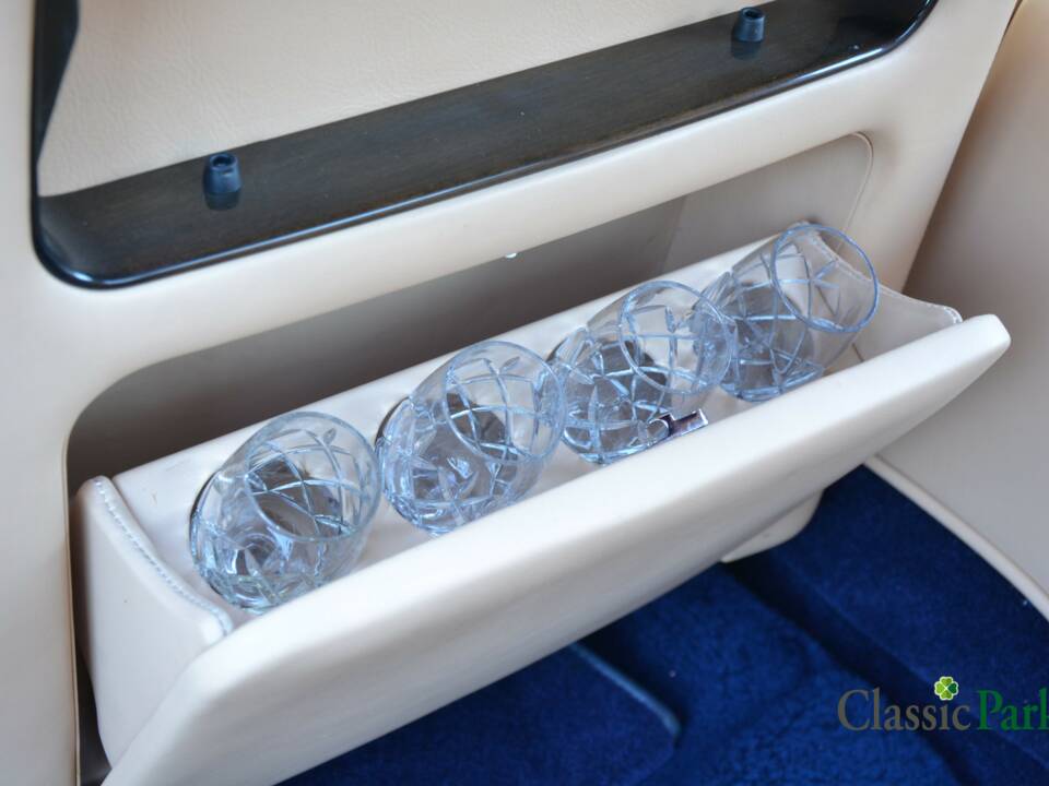 Bild 43/50 von Bentley Arnage Red Label (2002)