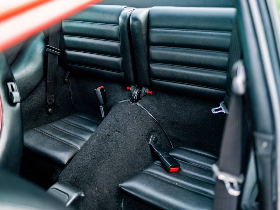Image 37/45 de Porsche 911 Carrera RS (1990)